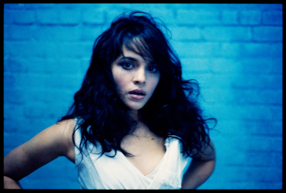 Norah Jones (2006) – Transparent Clinch Gallery