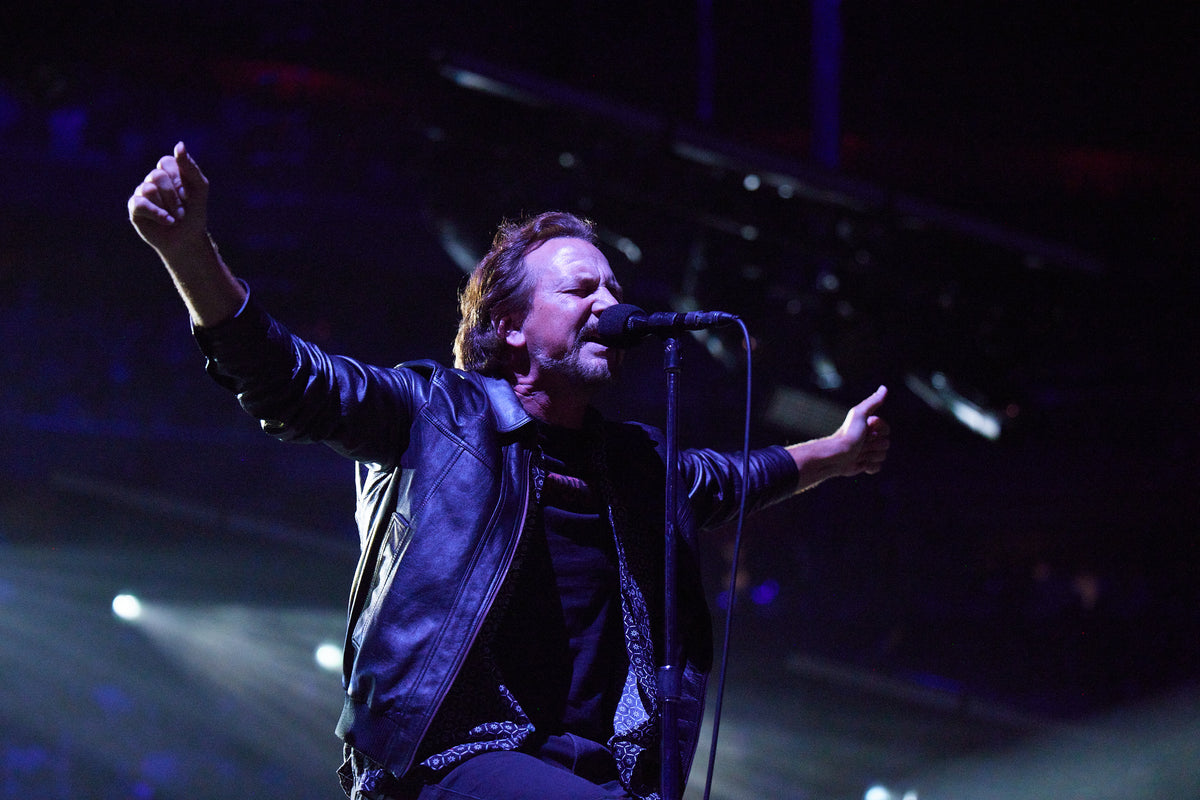 Eddie Vedder (Madison Square Garden, 2022) – Transparent Clinch Gallery