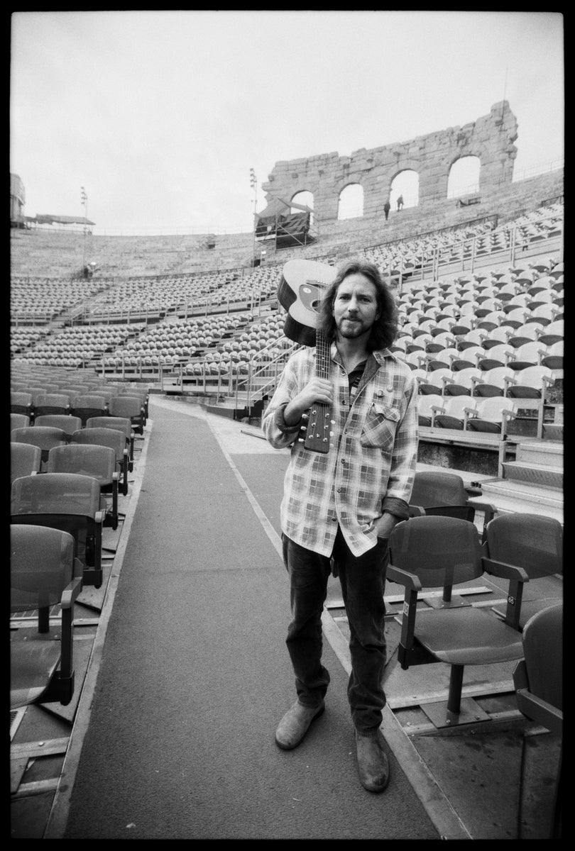 Eddie Vedder (Verona, 2006) – Signed Print by Danny Clinch