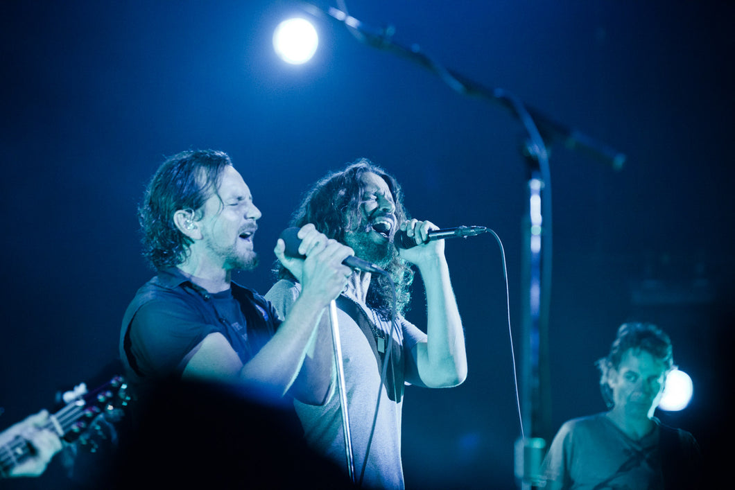 Eddie Vedder and Chris Cornell (2011) - Transparent Clinch Gallery