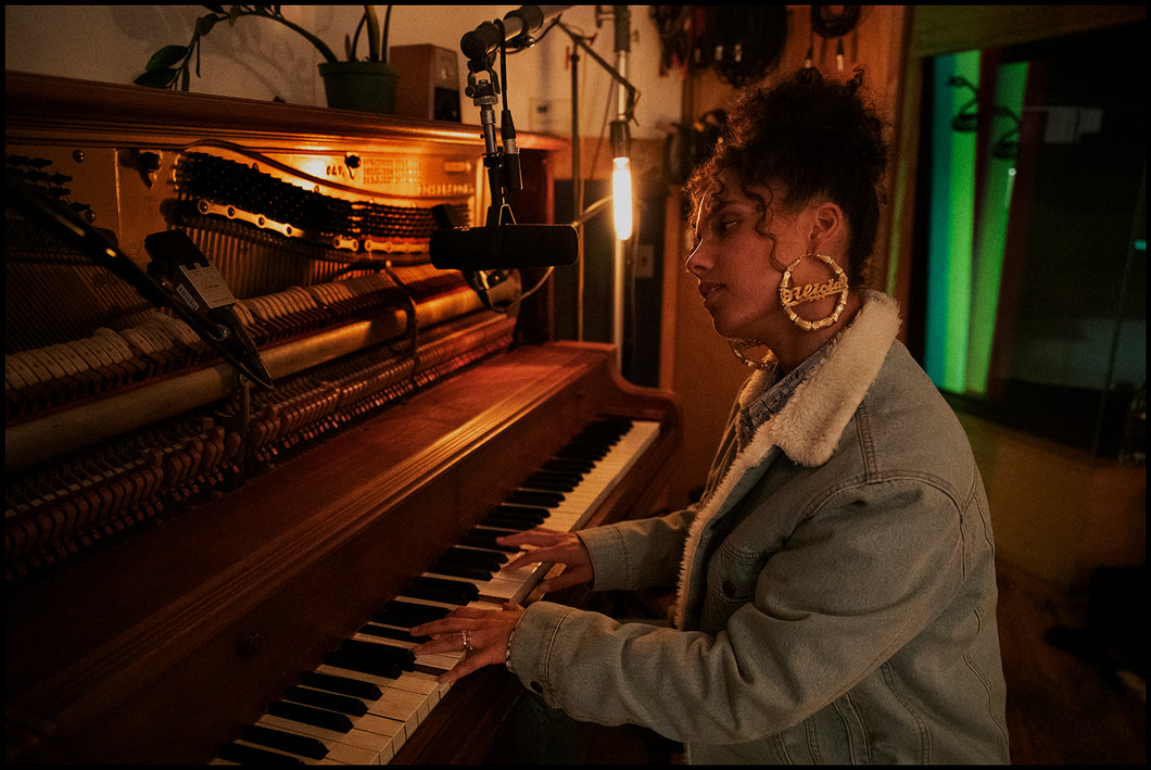 Alicia Keys (New York City, 2018) - Transparent Clinch Gallery