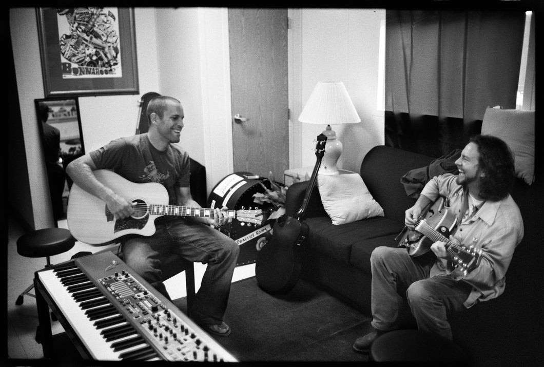 Jack Johnson and Eddie Vedder (Bonnaroo, 2008)